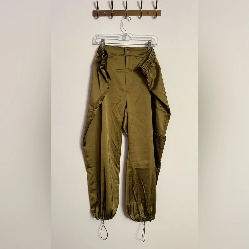 OLD NAVY HIGH WAISTED SATIN JOGGER CARGO PANTS Utility Green NWT Sz 3X - Picture 2 of 6